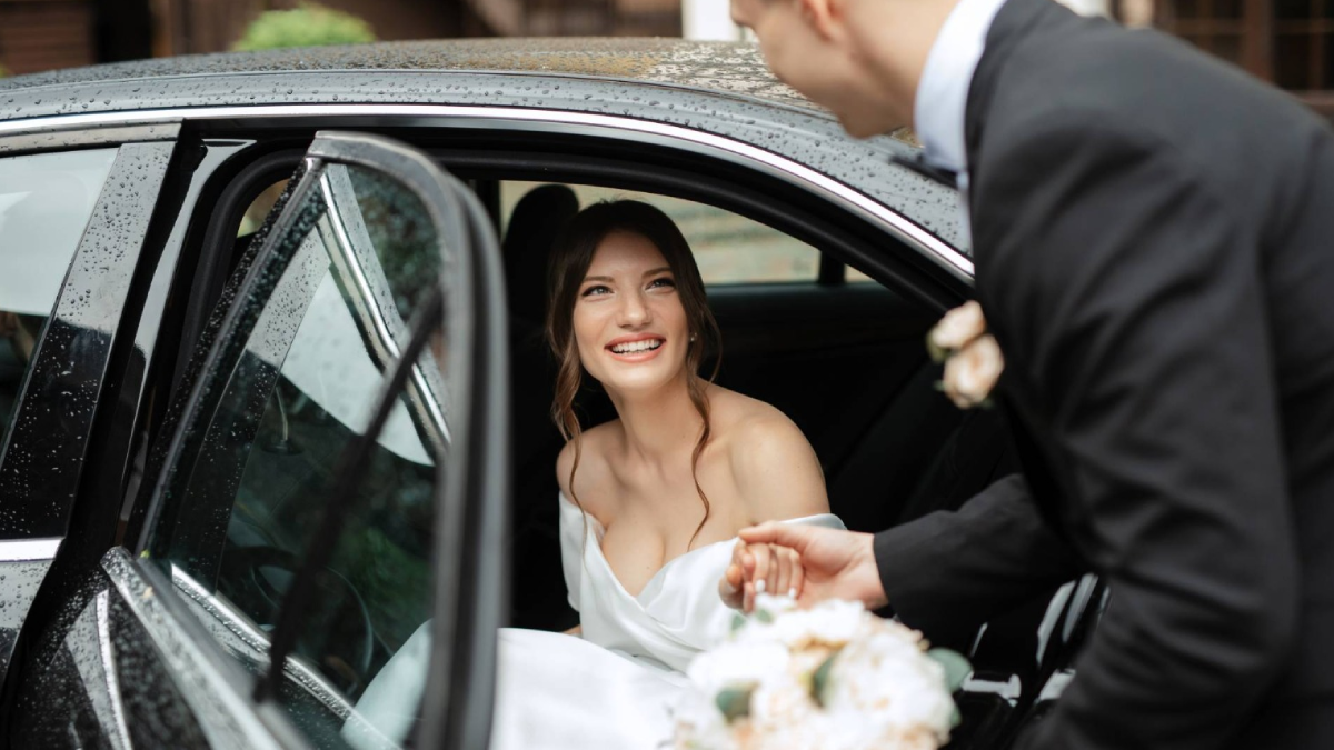How to Make Your Wedding Proposal Unforgettable with a Limousine
