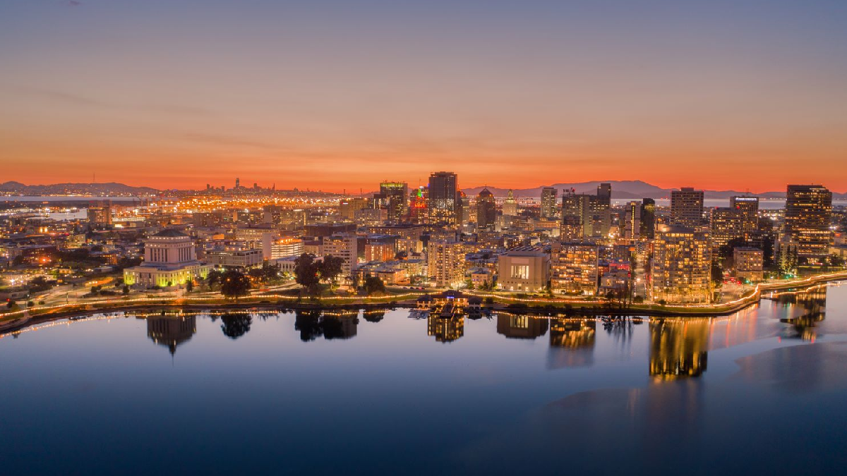 Limousine Service Oakland CA – Your Premium Ride for Business, Family, and Special Events